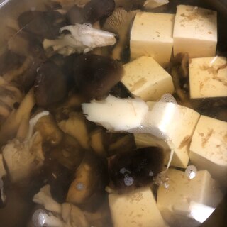 キノコと豆腐の鍋